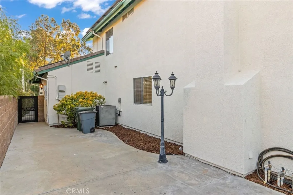 14439 Grandiflors, Canyon Country, California 91387 home-pic-33